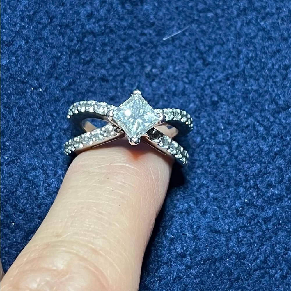 Kay Jewelers 1.5 carat Princess center stone. White Gold. Size 7. Kite setting